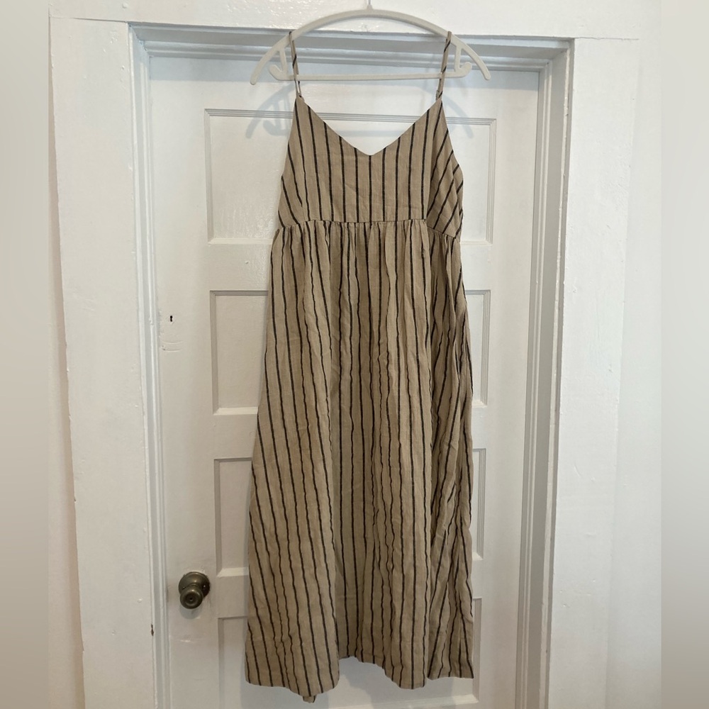 Cotton dress has some stretch in back